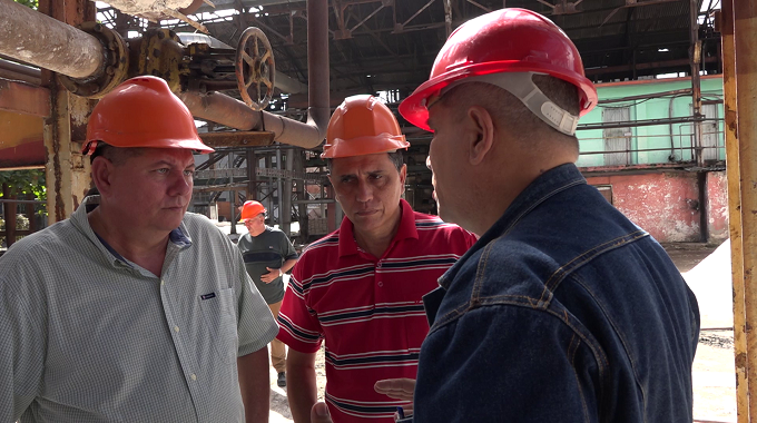 Chequea Primer Secretario del Partido en Las Tunas reparaciones en el coloso Antonio Guiteras