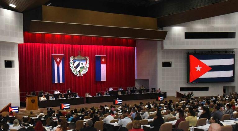 Amplios debates marcan última jornada de sesión parlamentaria cubana