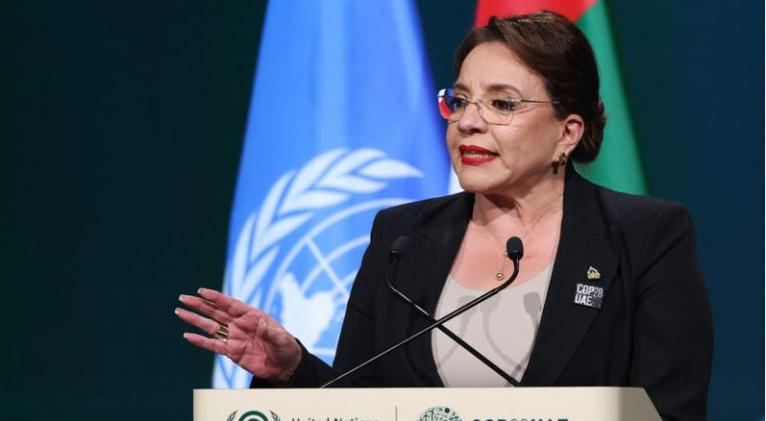 Xiomara Castro culpa al capitalismo de la 'catástrofe climática'