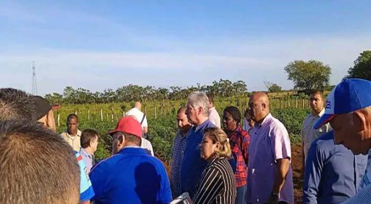 Visita Díaz-Canel centros económicos y sociales en provincia de Cuba