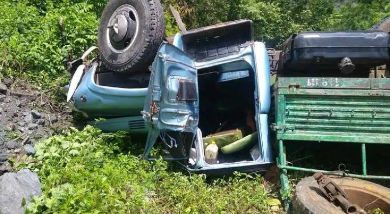 Dos fallecidos y 13 lesionados por accidente en la Sierra Maestra
