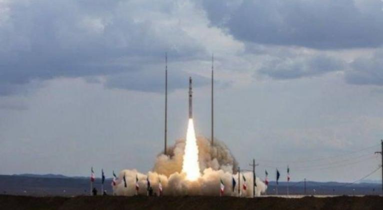 Irán pone en órbita con éxito tres satélites