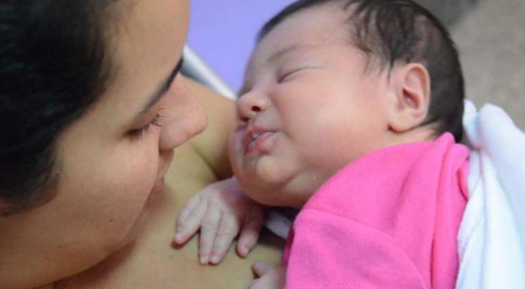 Cuba aprueba incremento de la prestación social por maternidad