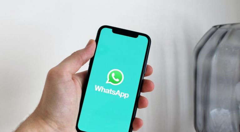 Meta confirma que implementará notas de voz y encuestas en canales de WhatsApp