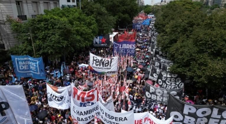 Múltiples marchas en Argentina en reclamo de asistencia alimentaria