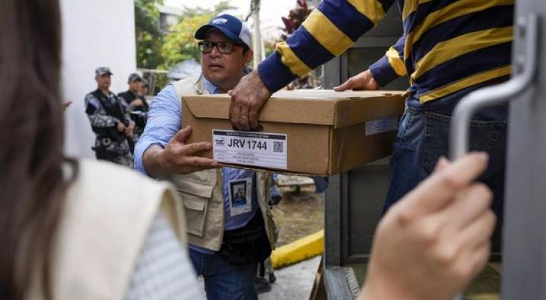 Abren las urnas en El Salvador para las elecciones presidenciales y legislativas