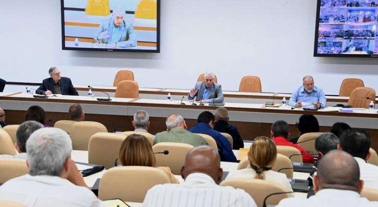 Presidente Díaz-Canel insta a impulsar transición energética en Cuba