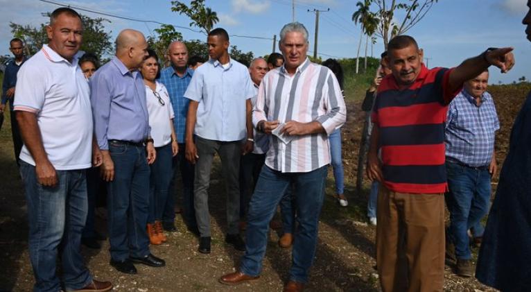 Visita presidente cubano centros productivos de provincia Villa Clara