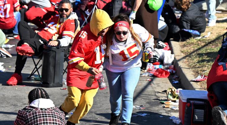 Tiroteo en desfile del Super Bowl en EEUU fue provocado por «disputa»