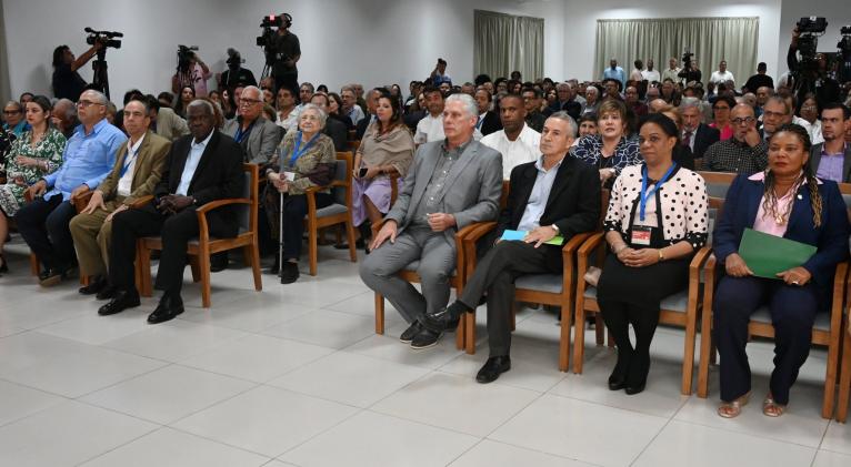 Participa presidente cubano en inauguración de Feria del Libro