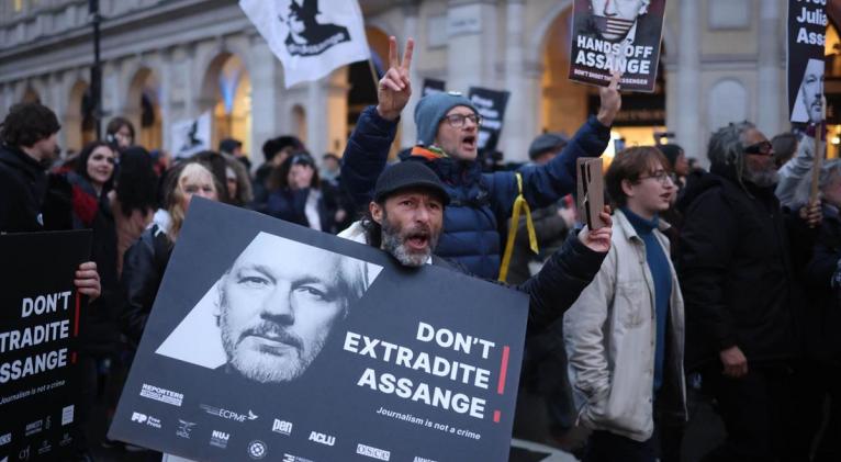 Decidirá tribunal de Reino Unido extradición de Assange a EEUU