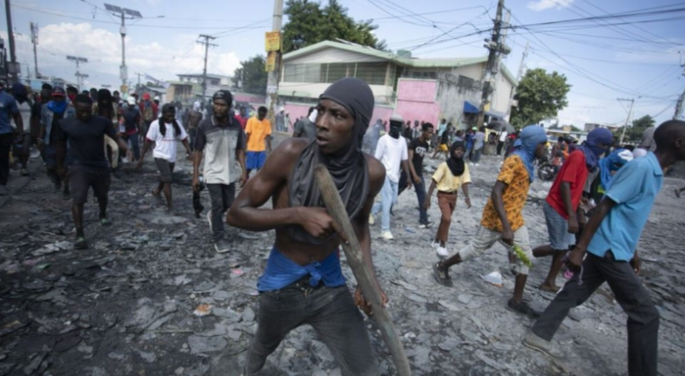 Caos en Haití obliga a la Unión Europea evacuar su personal