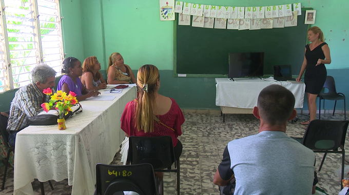 Promueven superación de los docentes en #LasTunas