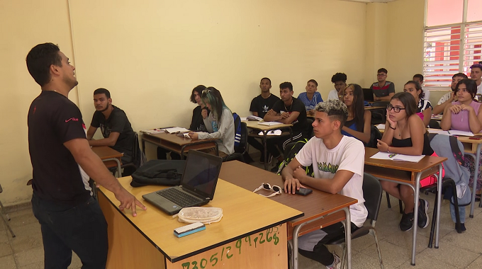 Universidad de Las Tunas promueve la superación de sus educandos