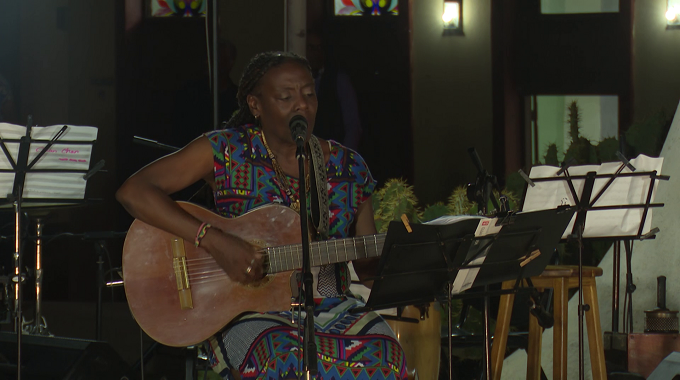 Realiza cantautora Iraida Williams concierto en Las Tunas