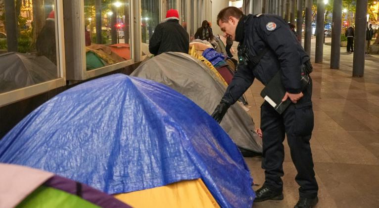 Desalojan un campamento de inmigrantes en París antes de los JJ.OO.