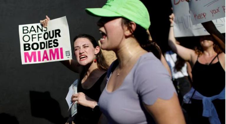 Biden califica de "indignante" la prohibición del aborto después de 6 semanas de Florida