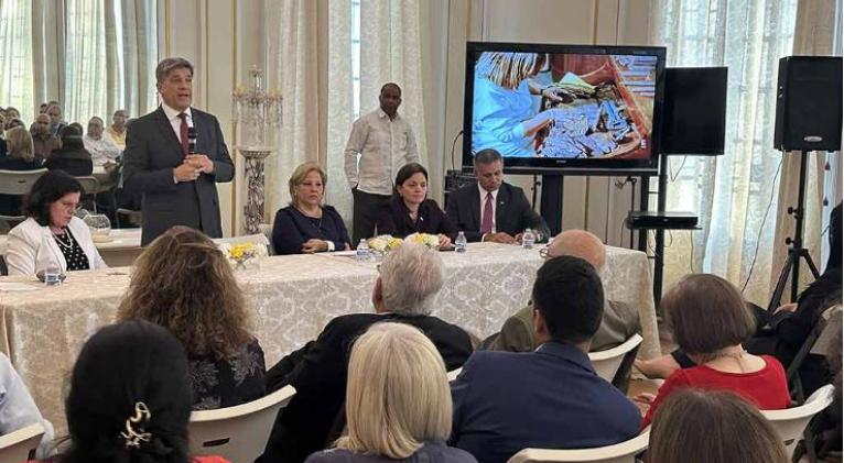 Dialoga vicecanciller de Cuba con nacionales residentes en EEUU