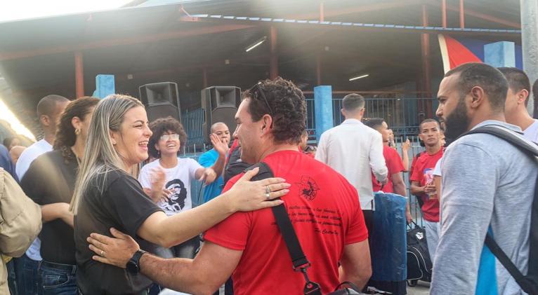 Díaz-Canel da la bienvenida a jóvenes cubanos en Congreso