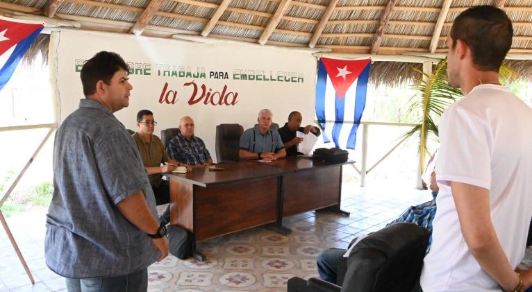 Intercambia Díaz-Canel con colectivos de trabajo en Camagüey