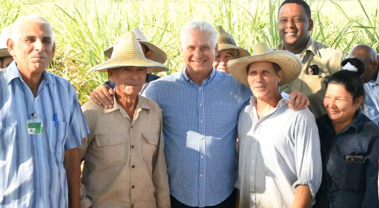Continúa presidente Díaz-Canel recorridos por municipios de Cuba