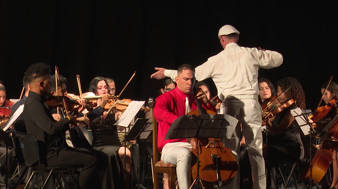 Presentó Orquesta Sinfónica el concierto de primavera en el principal escenario de Las Tunas