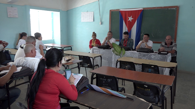 Autoridades intercambian con pobladores del municipio Puerto Padre