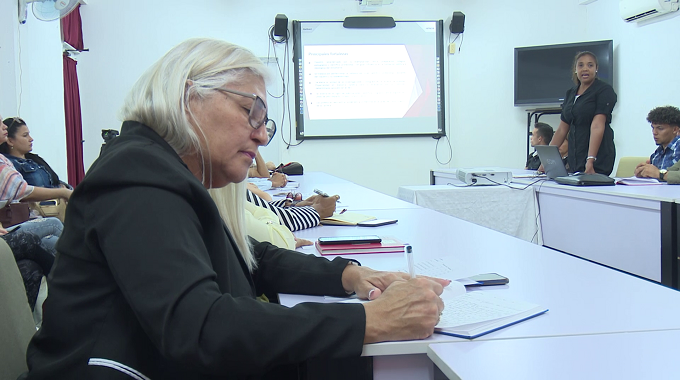 Autoridades del Partido intercambian con estudiantes de derecho en la Universidad de Las Tunas