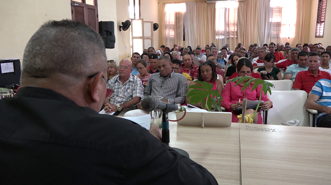 Debaten delegados del Poder Popular en Puerto Padre sobre problemáticas económicas y sociales