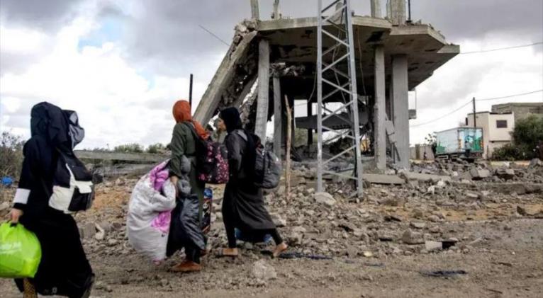 Más de cien mil palestinos desplazados de Rafah en medio de ataques israelíes