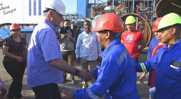 Presidente de Cuba visitó la central termoeléctrica Ernesto Guevara