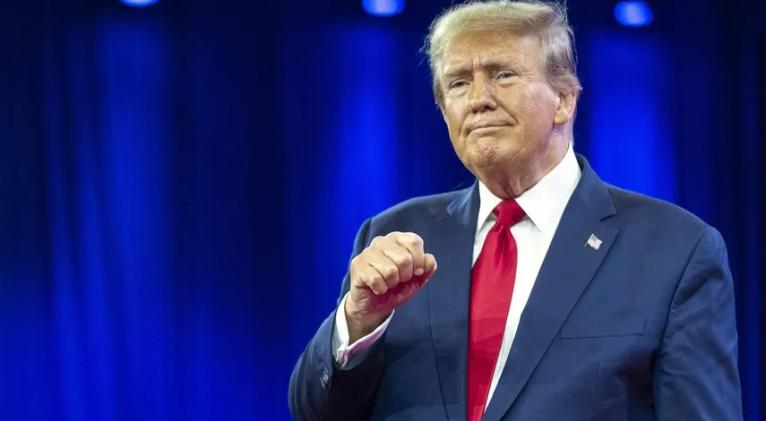 Trump recauda USD 35 millones tras histórico veredicto, anuncia equipo de campaña
