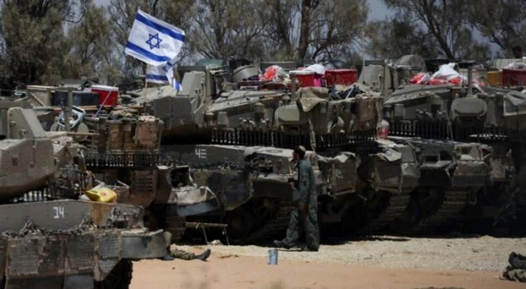 NYT: Ejército israelí usó bombas de EE.UU. en mortal ataque a campo de refugiados en Rafah