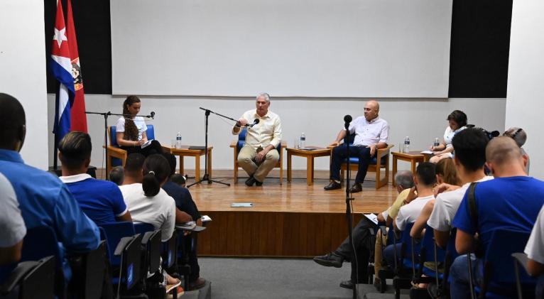 Presidente cubano: Los jóvenes tienen que marcar la pauta