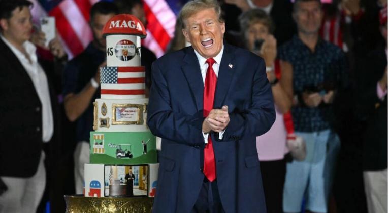 Trump arremete contra los migrantes «criminales» en un mitin por su 78 cumpleaños