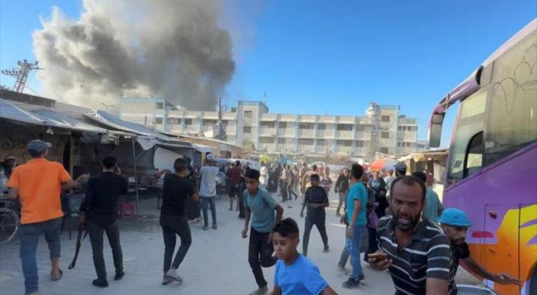 Israel bombardea escuela de ONU que alberga a desplazados en Gaza