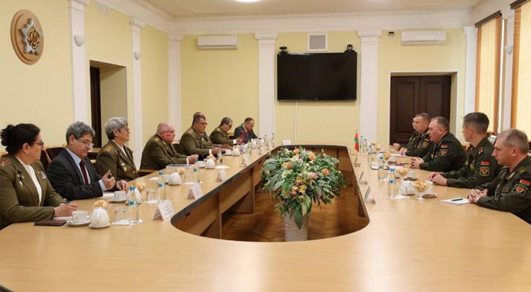 Belarús y Cuba reforzarán colaboración en la defensa