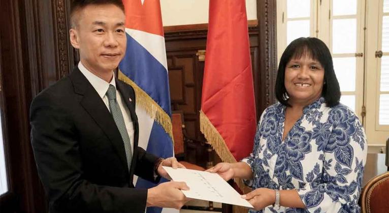 Vicecanciller de Cuba recibió cartas de estilo de nuevos embajadores