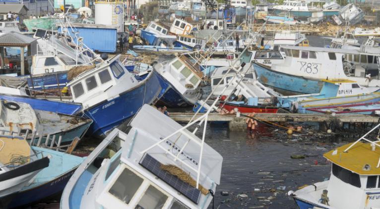 Decretan toque de queda en Jamaica ante llegada del huracán Beryl