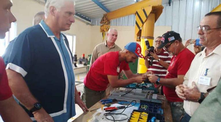 Presidente de Cuba en permanente diálogo con trabajadores y pueblo