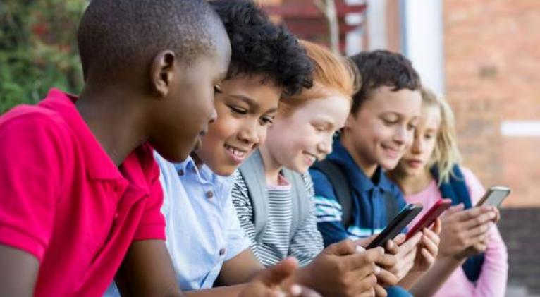 Las propuestas de EEUU para limitar influencia de las redes: etiquetas o veto entre otras