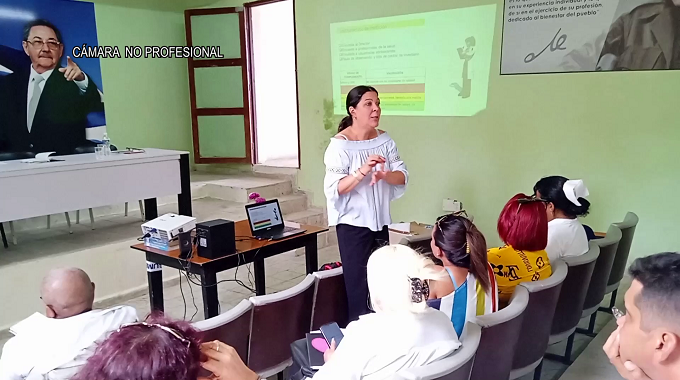 Galenos tuneros buscan ampliar calidad en los servicios a adolescentes embarazadas