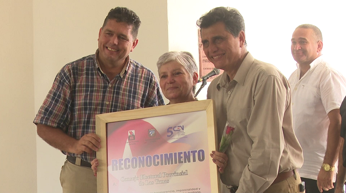 Reconocen a autoridades electorales por el 5to aniversario del Consejo Electoral Nacional