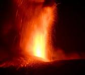 La erupción del Etna se intensifica con emisión de lava y cenizas