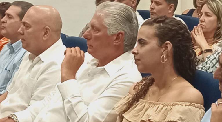 Participa Díaz-Canel en presentación de libro en homenaje a Fidel