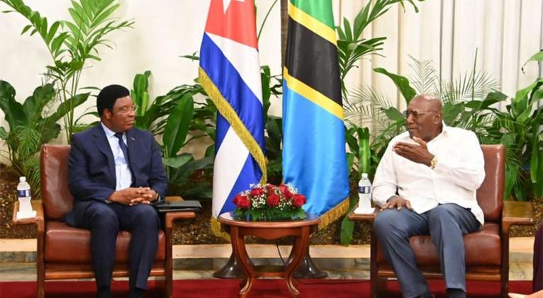 Vicepresidente de Cuba recibe a primer ministro de Tanzania