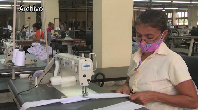 Cumplió UEB Melissa con producción de uniformes escolares en Las Tunas