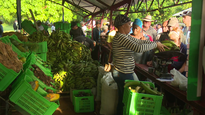 Celebran en Las Tunas feria comercial por el cierre del verano