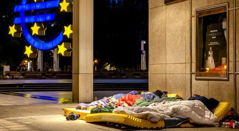 Casi 1,3 millones de personas en Europa viven en la calle o en albergues