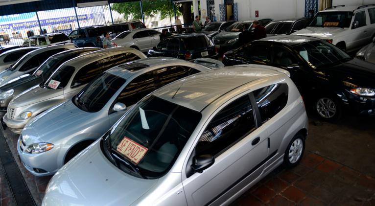 Detallan política de importación y venta de vehículos en Cuba